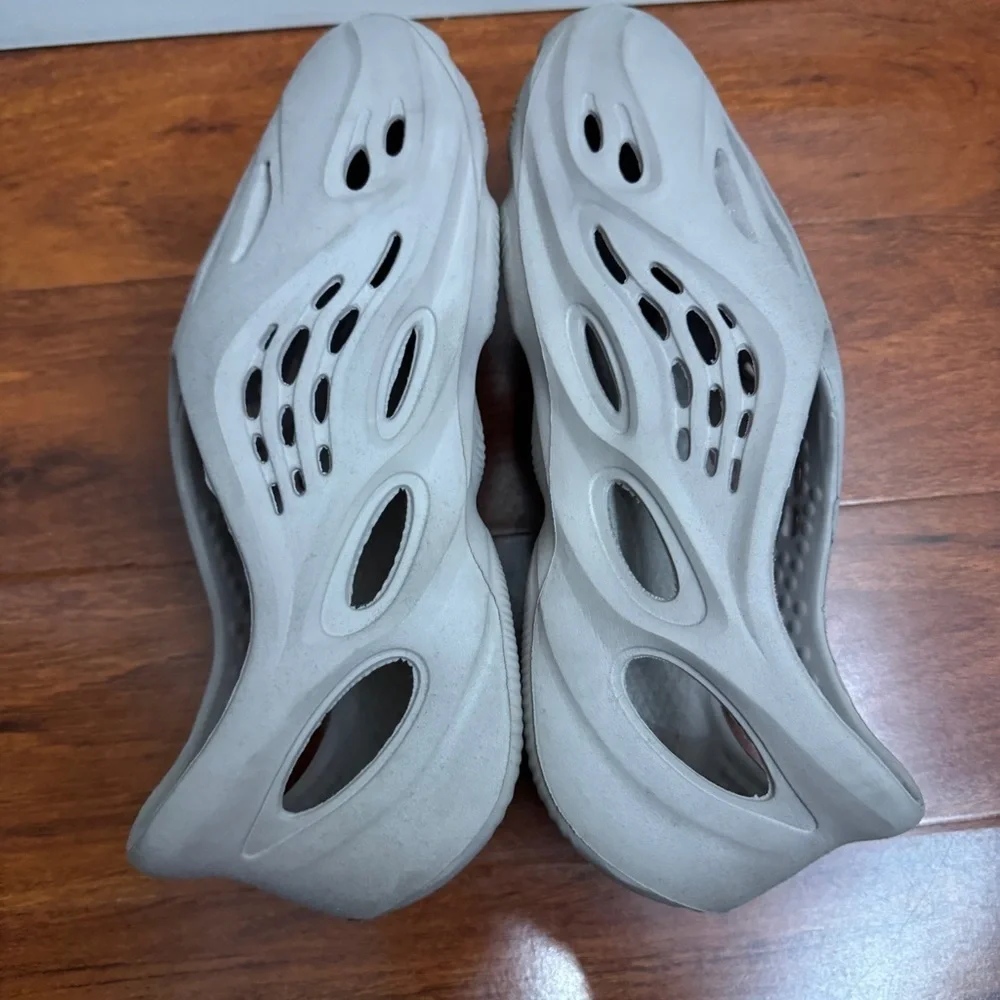 Men's Slip-On Casual Foam Shoes in Light Gray